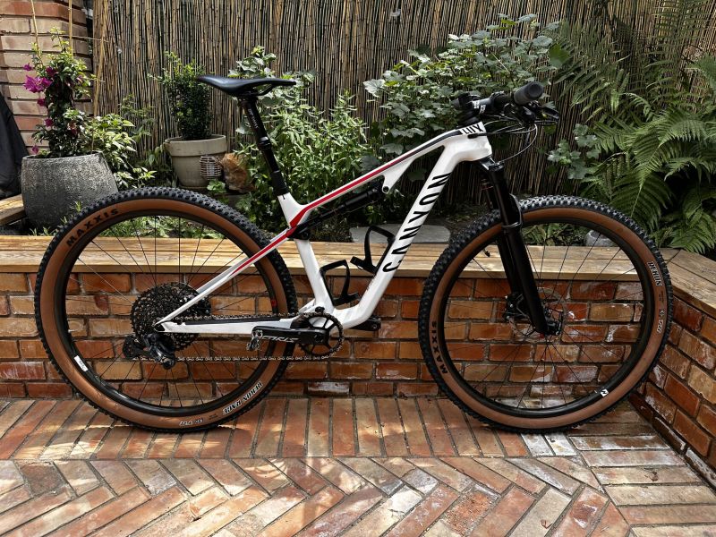 Prodám silniční kolo Canyon Ultimate CF SL 8 