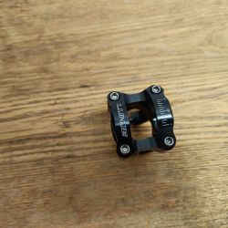 Predstavec AL 31.8mm delka 35mm černý 