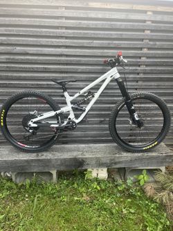 Commencal Clash build velikost: S