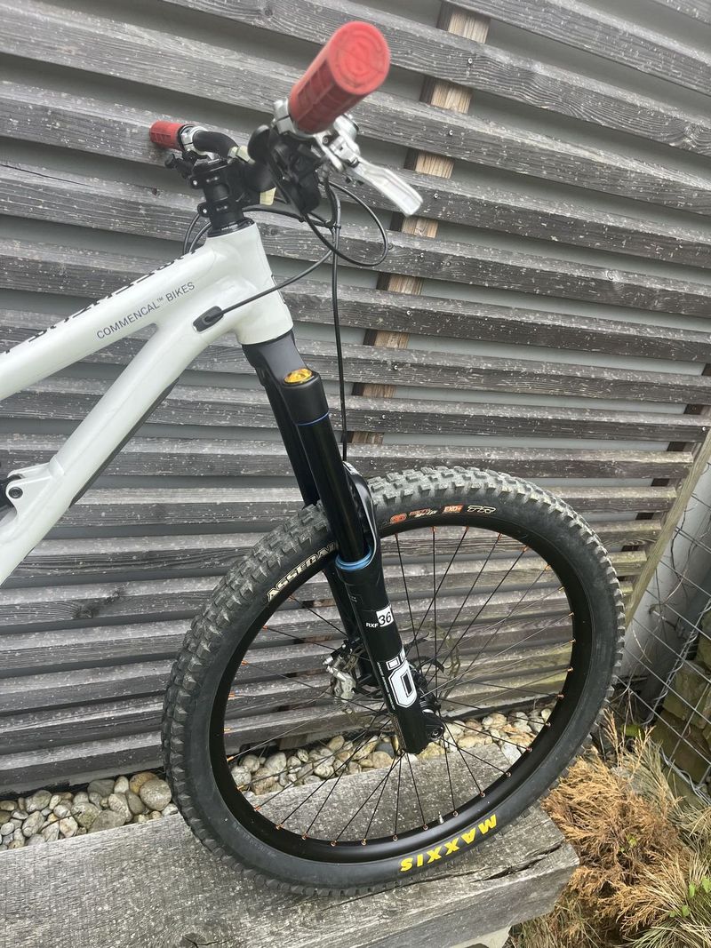 Commencal Clash build velikost: S