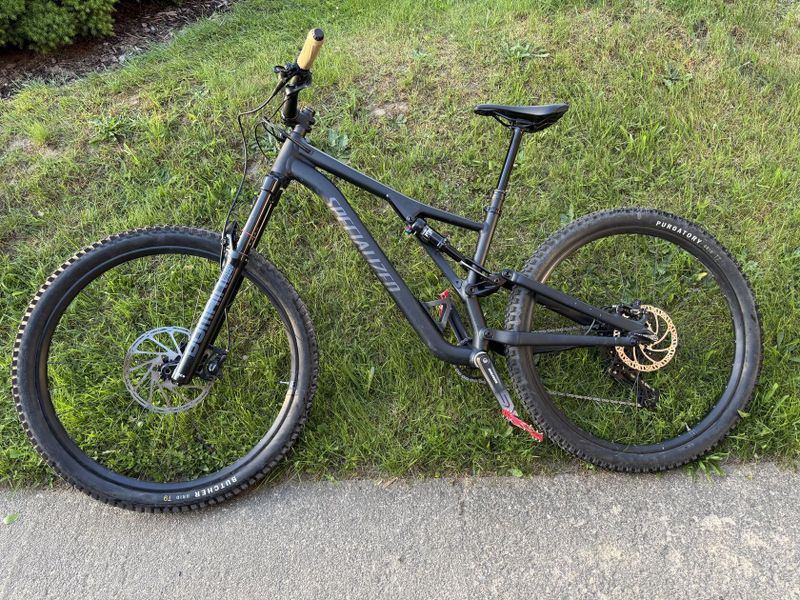 Mirne jety Specialized Stumpjumper s mnoha upgrady 