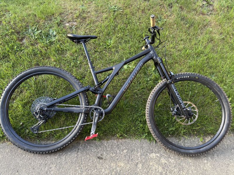 Mirne jety Specialized Stumpjumper s mnoha upgrady 