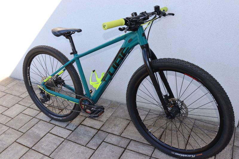 Juniorské kolo CUBE rám 16", kola 27,5"