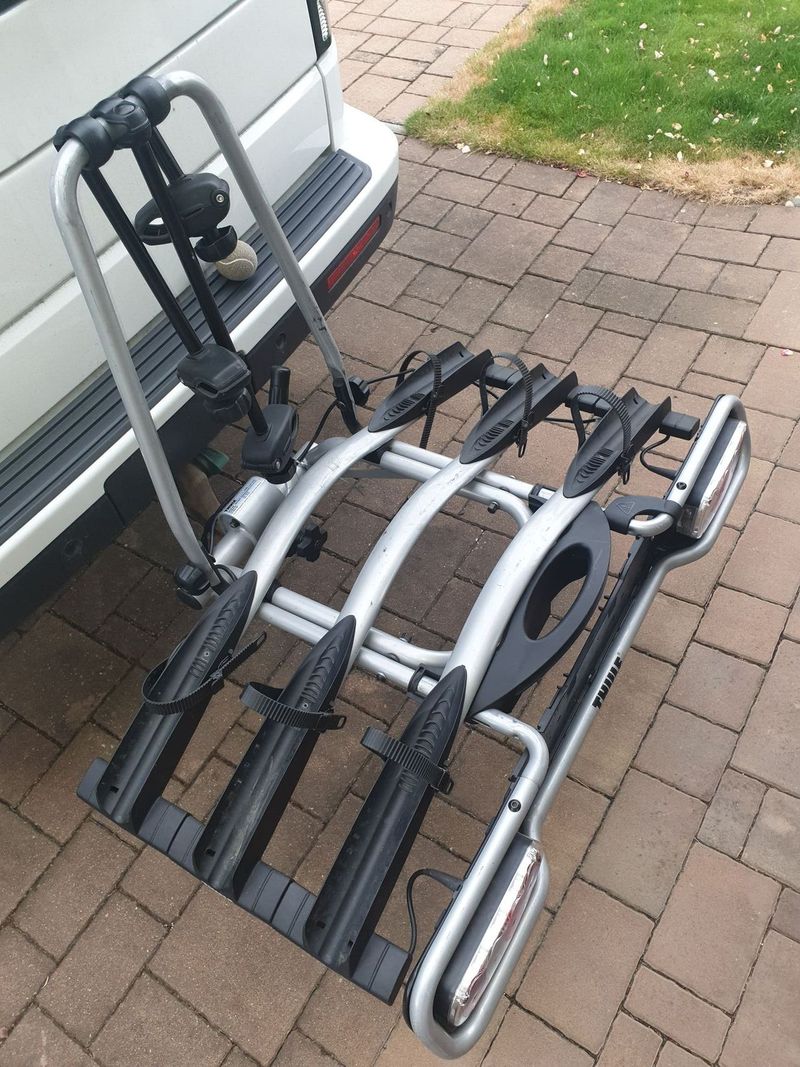 Nosič na tažné zařízení pro 3 kola Thule EW 900
