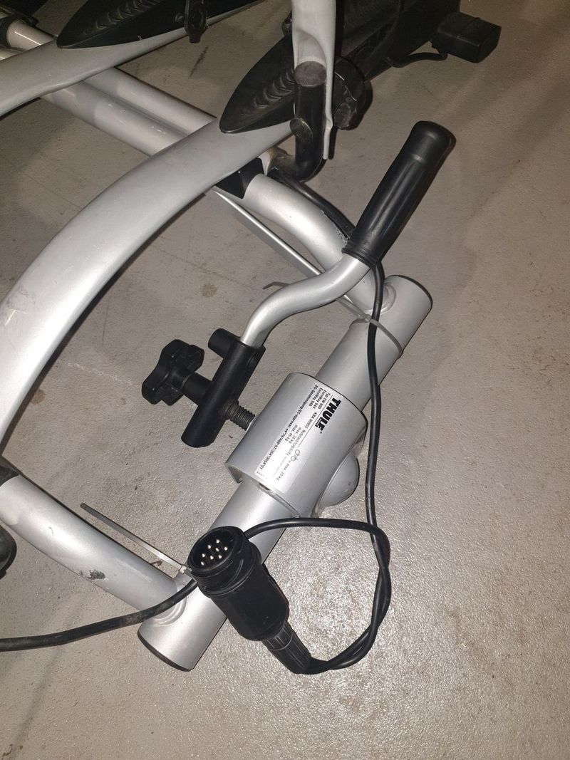 Nosič na tažné zařízení pro 3 kola Thule EW 900