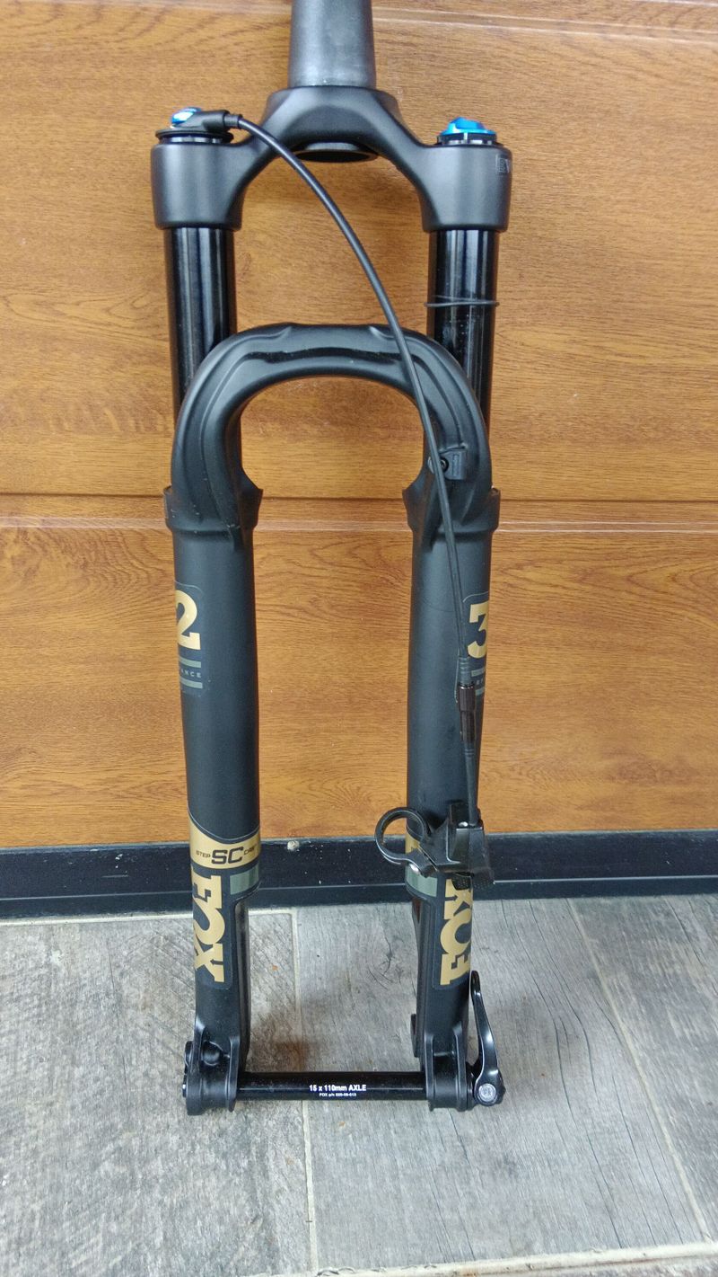 vidlice FOX 32 SC Performance a RockShox Judy 100mm