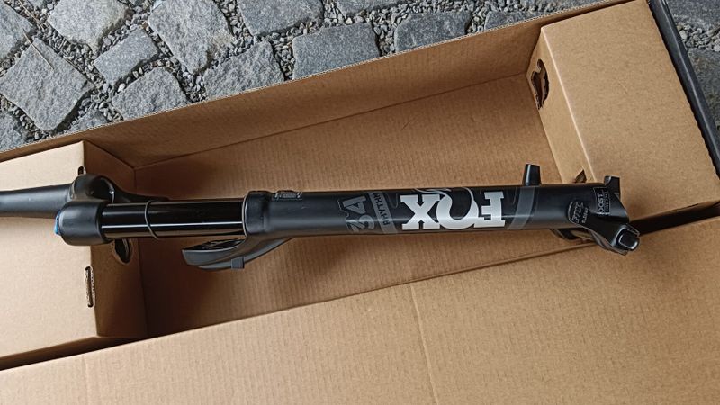 vidlice FOX 2024 PERFORMANCE ELITE 34 a RockShox Recon RL 130mm