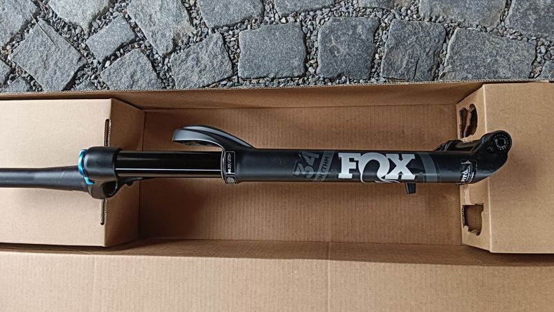 vidlice FOX 2024 PERFORMANCE ELITE 34 a RockShox Recon RL 130mm