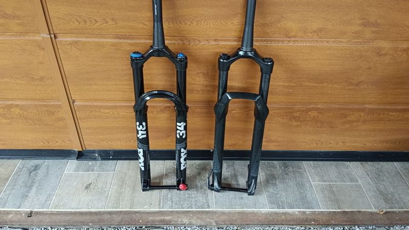 vidlice FOX 2024 PERFORMANCE ELITE 34 a RockShox Recon RL 130mm