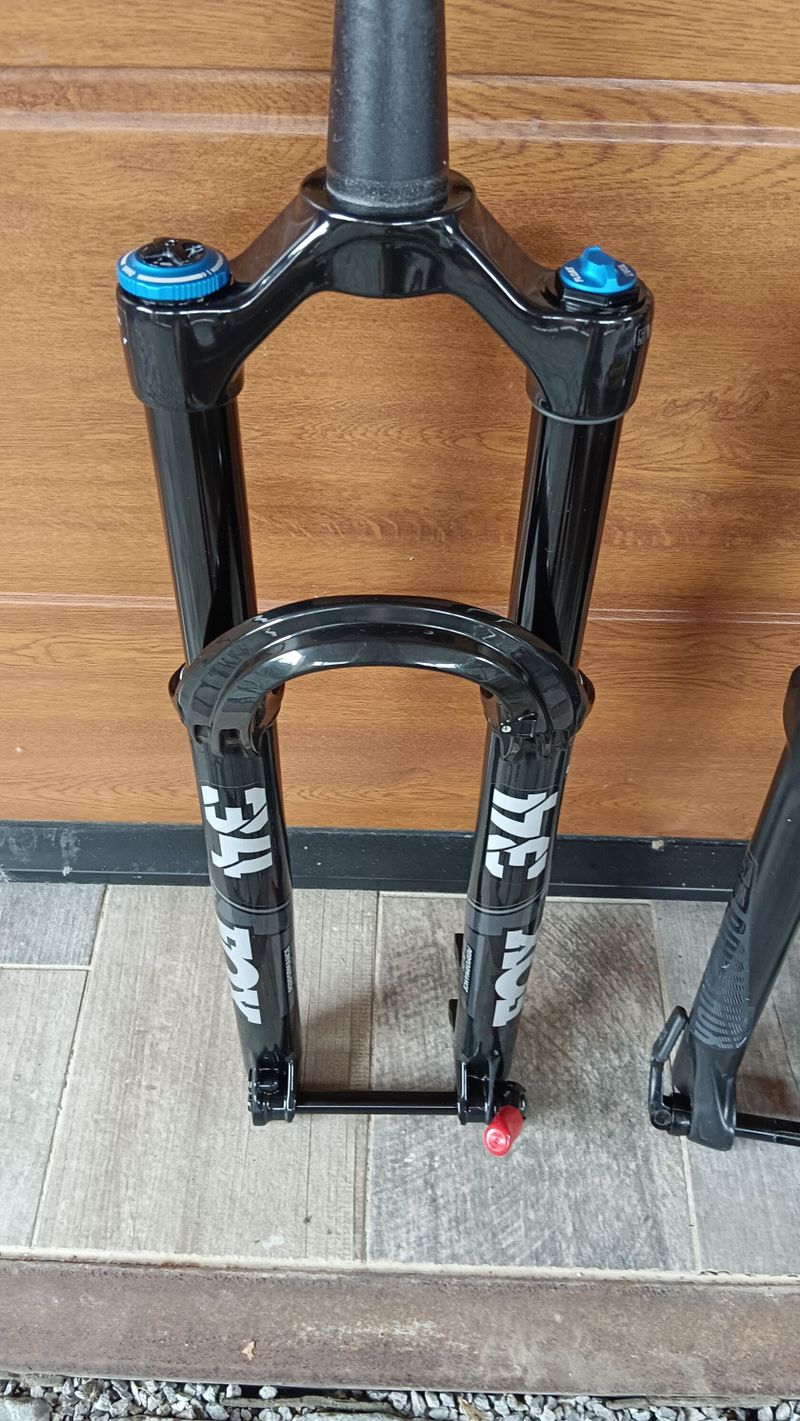 vidlice FOX 2024 PERFORMANCE ELITE 34 a RockShox Recon RL 130mm