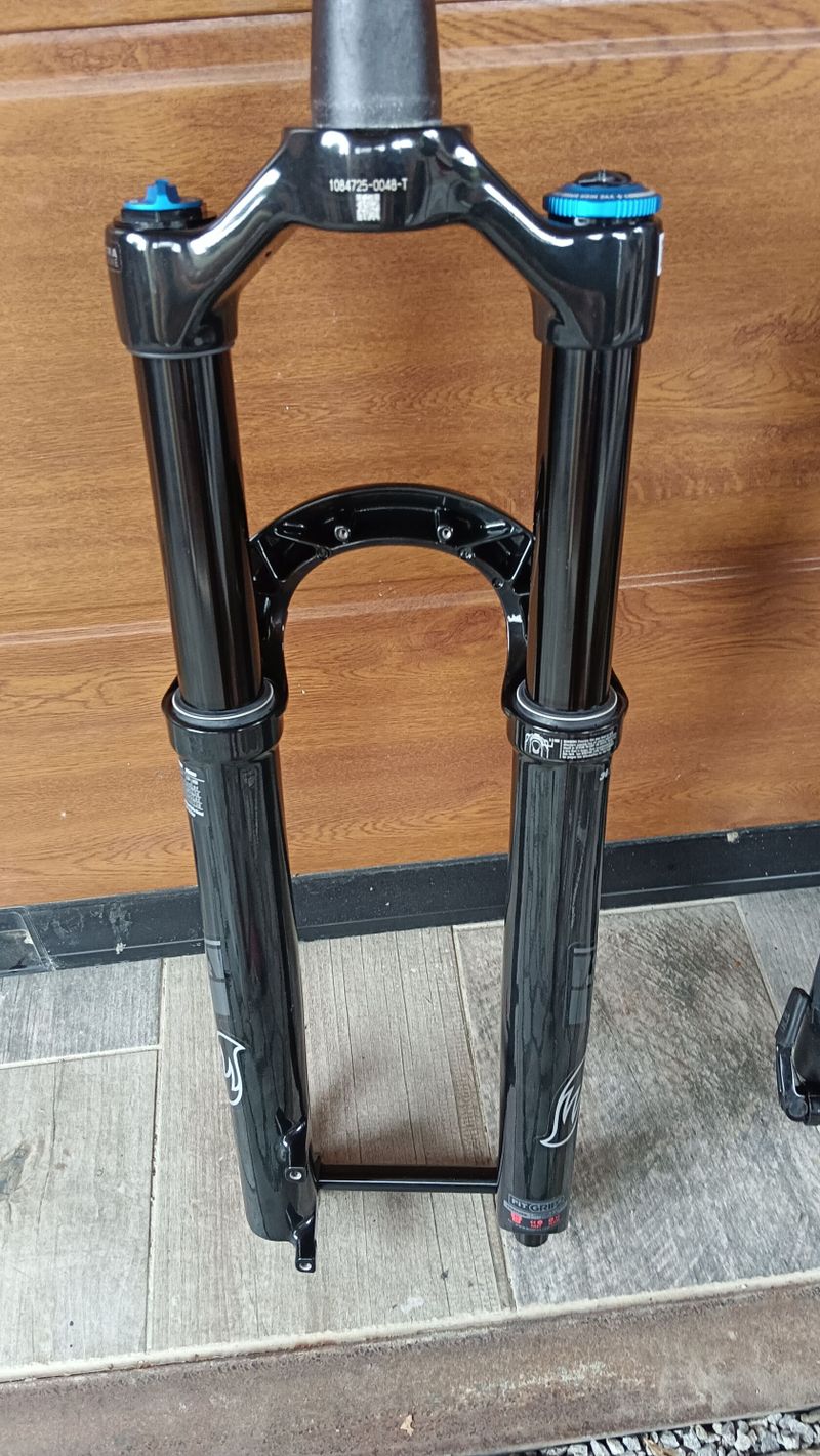 vidlice FOX 2024 PERFORMANCE ELITE 34 a RockShox Recon RL 130mm
