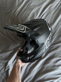 helma Troy Lee Designs D4 (58-59)