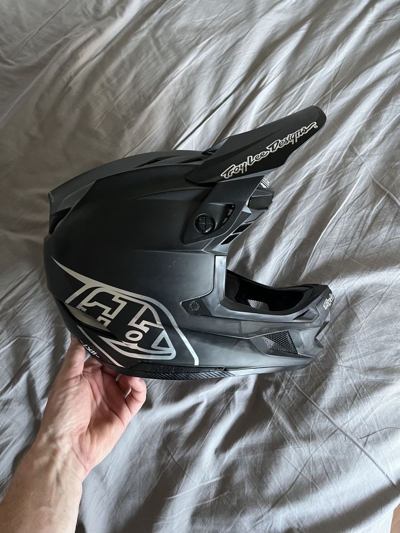 helma Troy Lee Designs D4 (58-59)