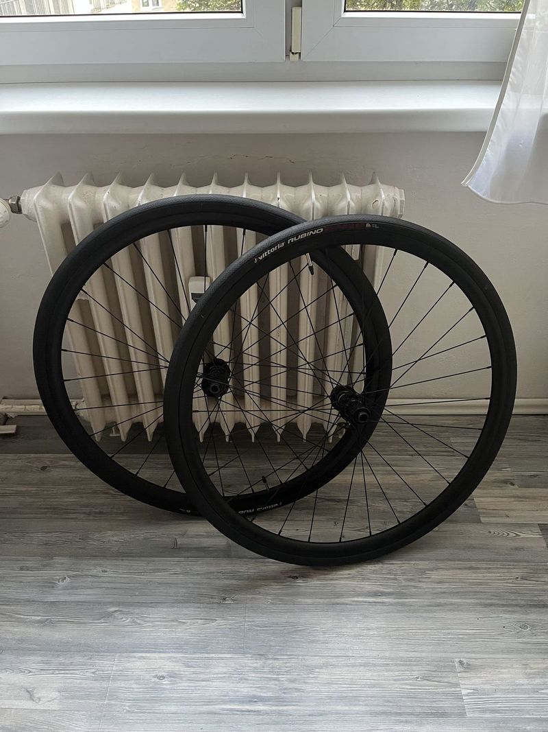 Zapletená kola BMC PRD23 (700C, silnice/gravel)