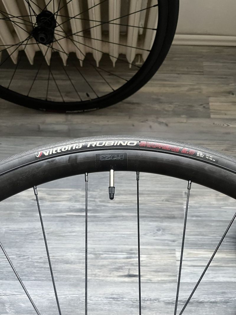Zapletená kola BMC PRD23 (700C, silnice/gravel)