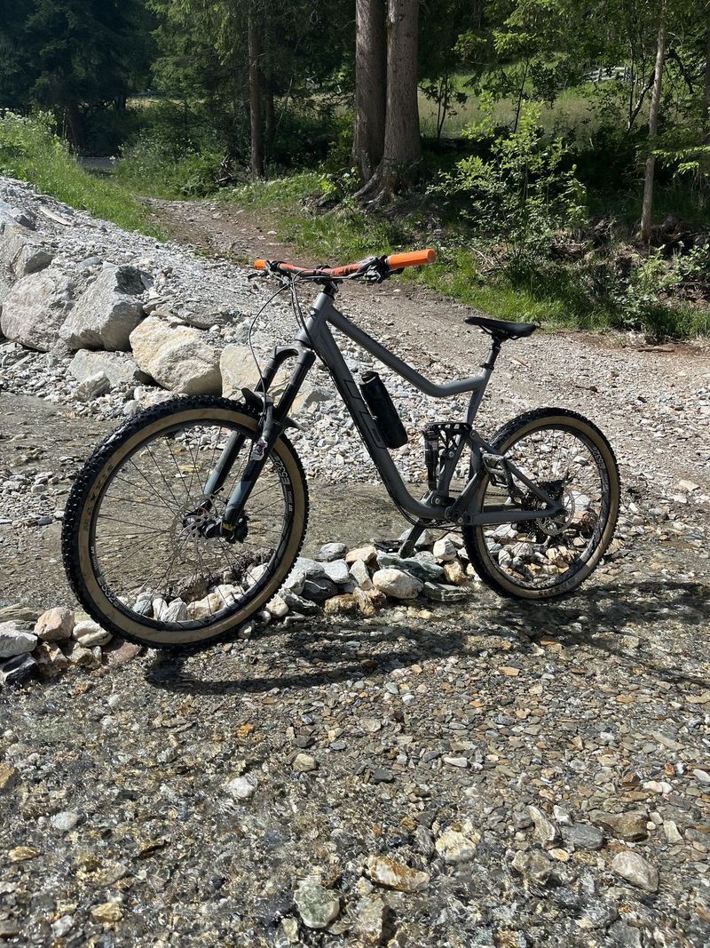 Rb bike rám