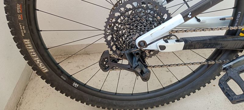 Prodám karbonové enduro Cube Stereo 150 Race - velikost S
