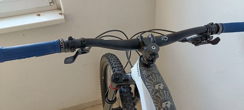 Prodám karbonové enduro Cube Stereo 150 Race - velikost S