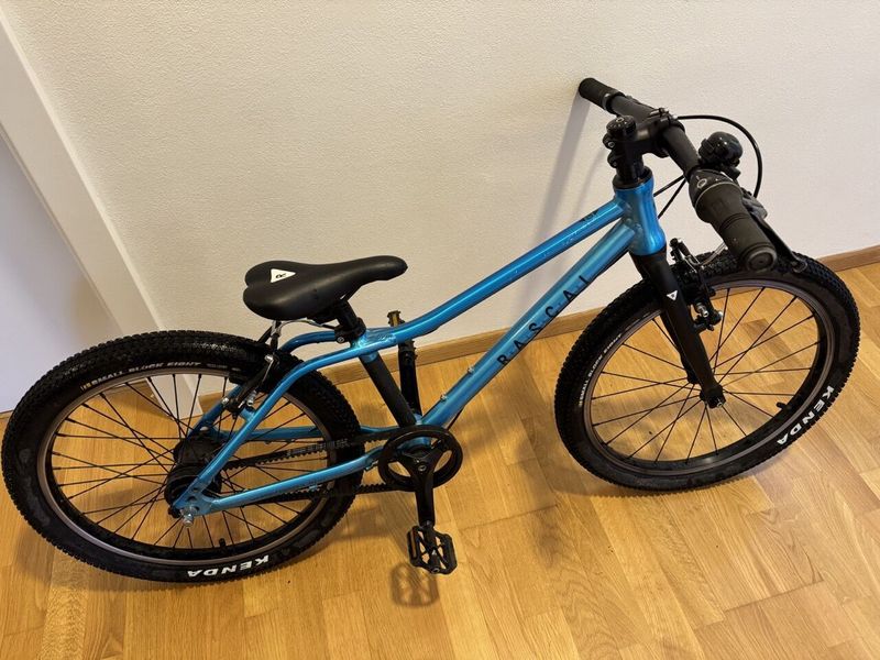 Dětské modré kolo Rascal 20