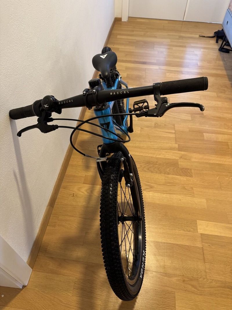 Dětské modré kolo Rascal 20