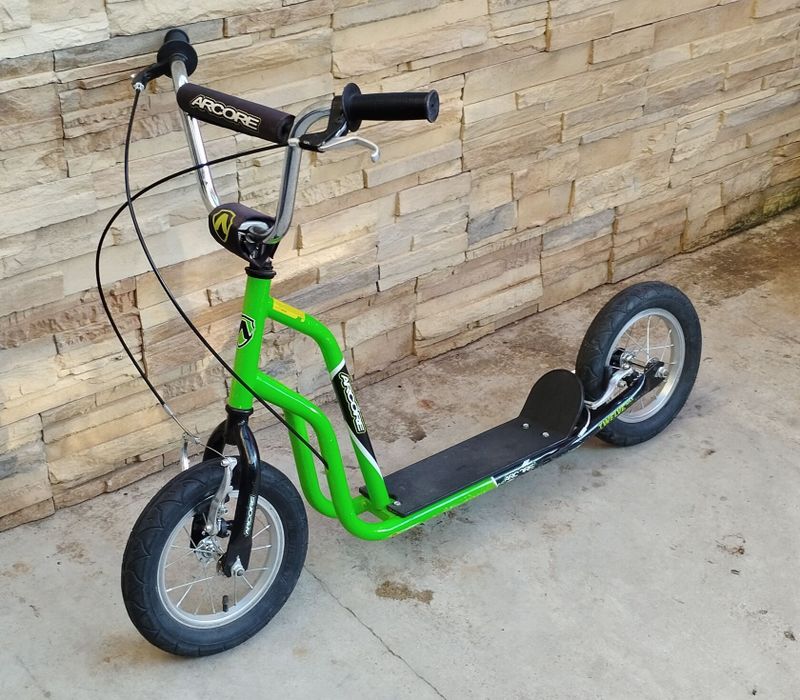 Koloběžka Acore s 12" nafukovacími koly