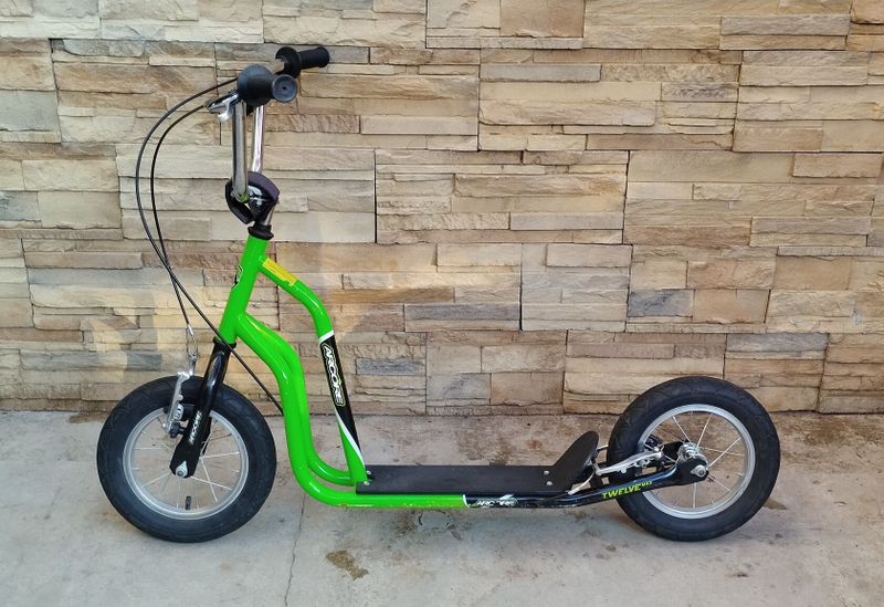 Koloběžka Acore s 12" nafukovacími koly