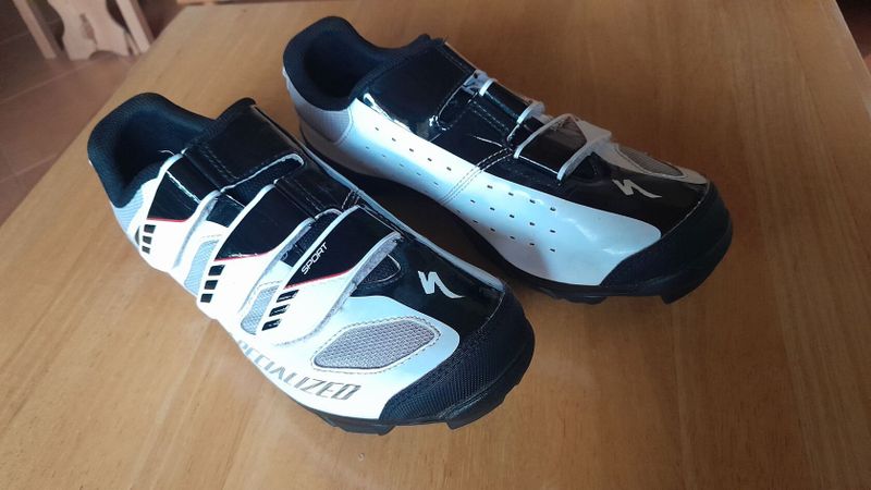 Tretry Specialized Sport, vel. 41, stélka 26 cm, UNISEX, MTB i silnice