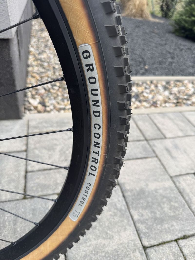 Canyon Lux CF7