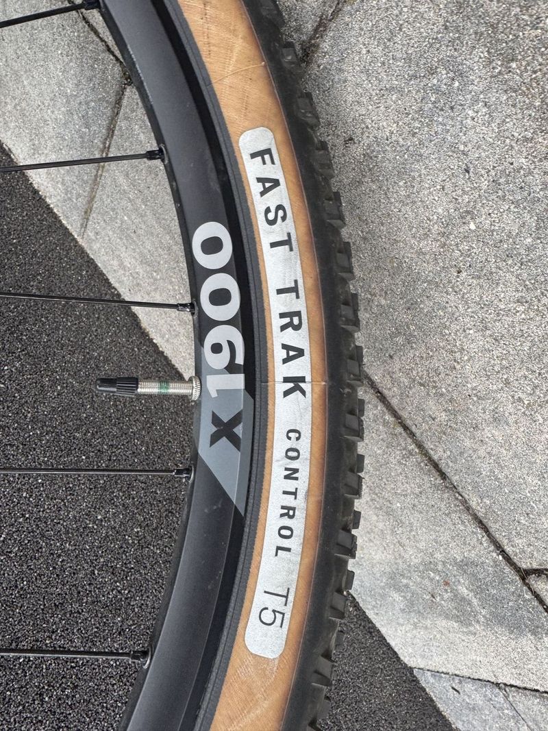 Canyon Lux CF7