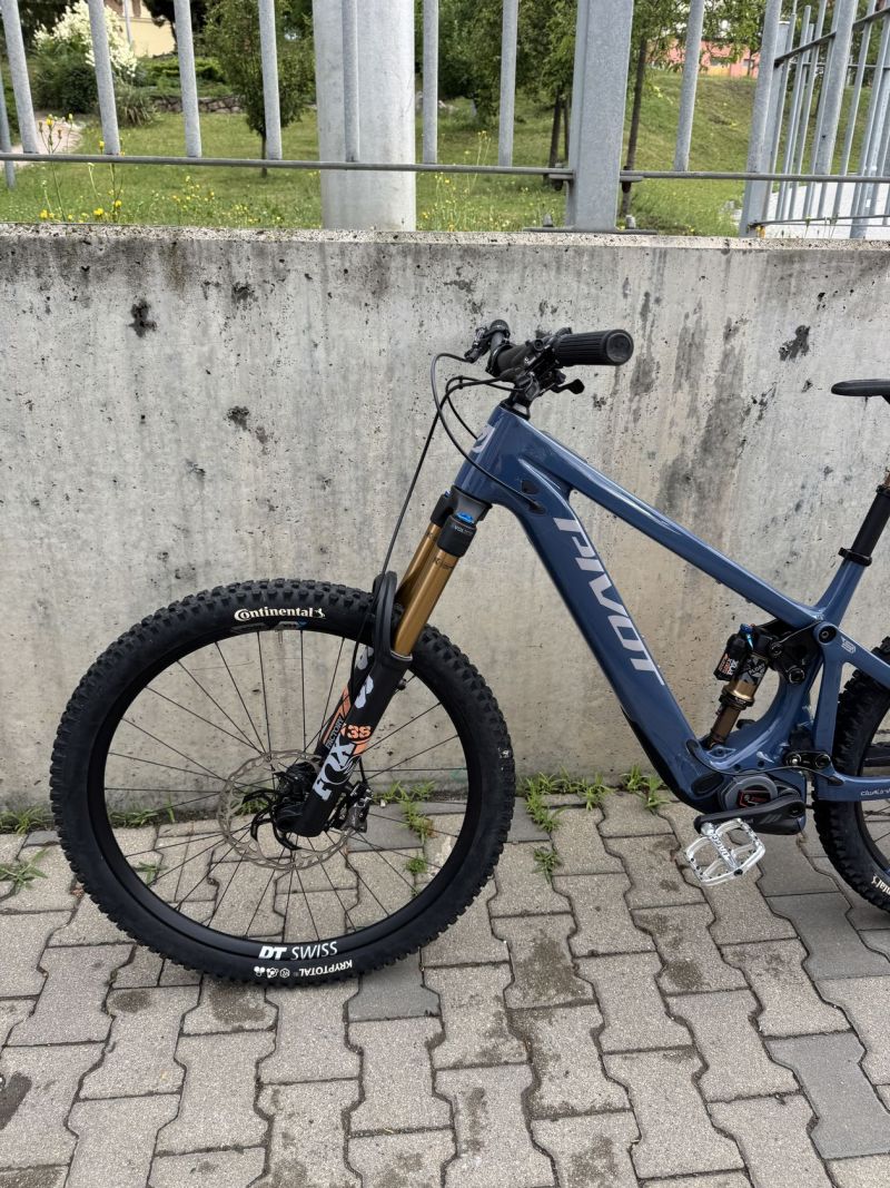 Pivot Shuttle LT PRO X0 2025