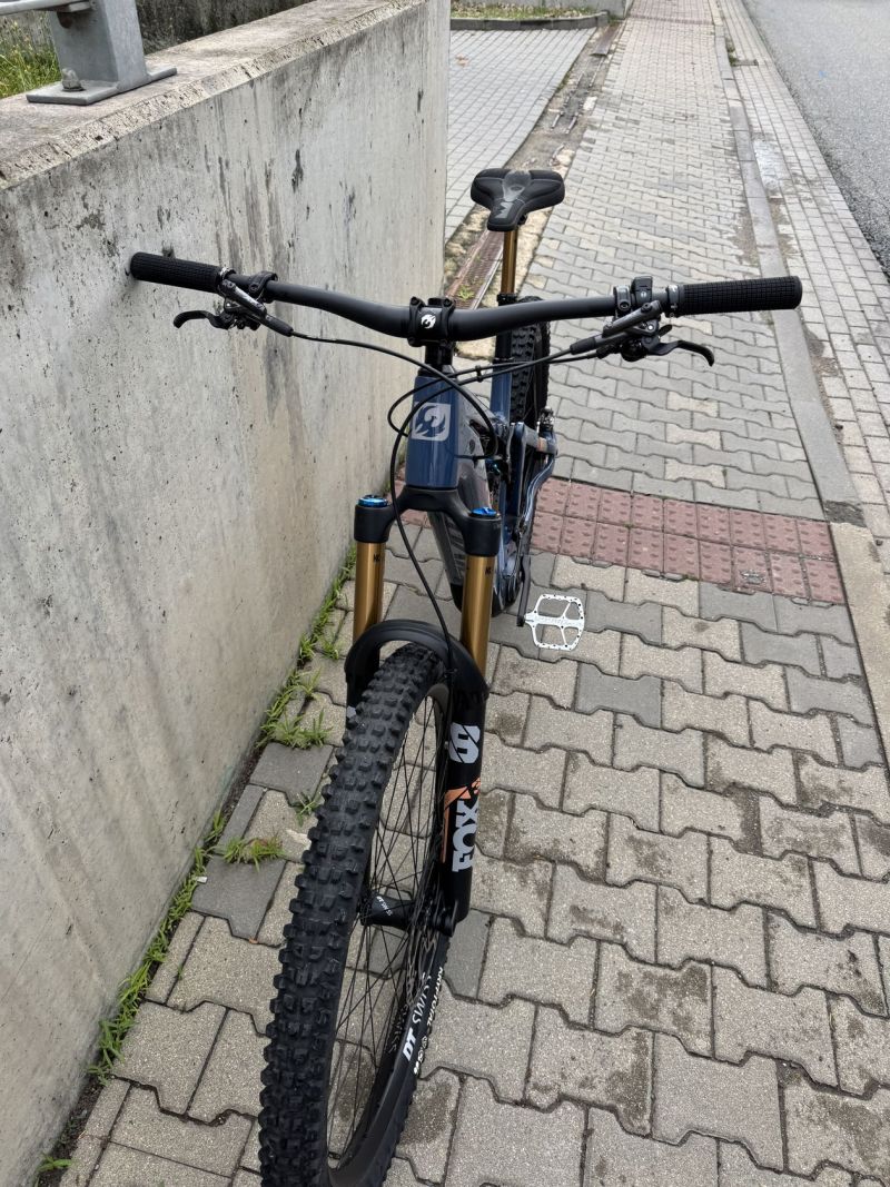 Pivot Shuttle LT PRO X0 2025