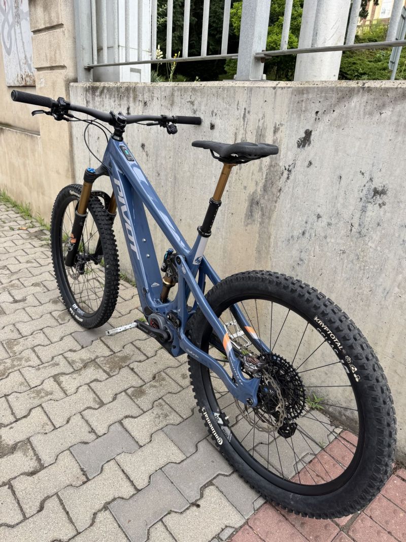 Pivot Shuttle LT PRO X0 2025