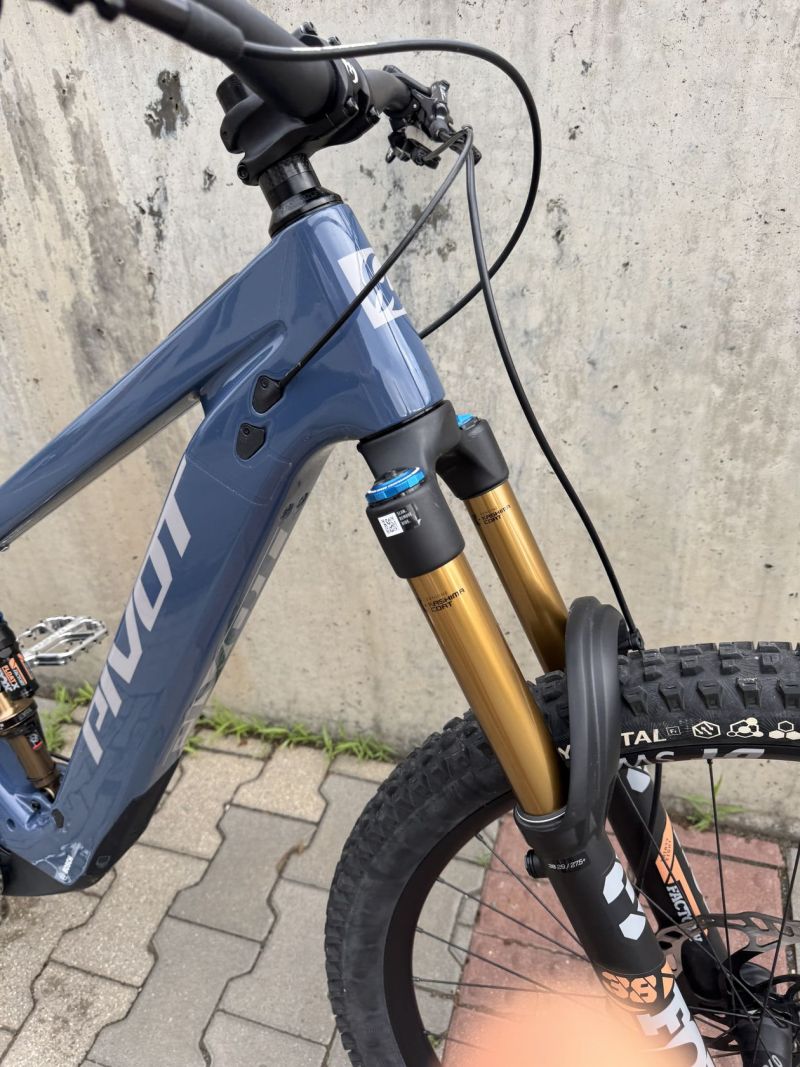 Pivot Shuttle LT PRO X0 2025