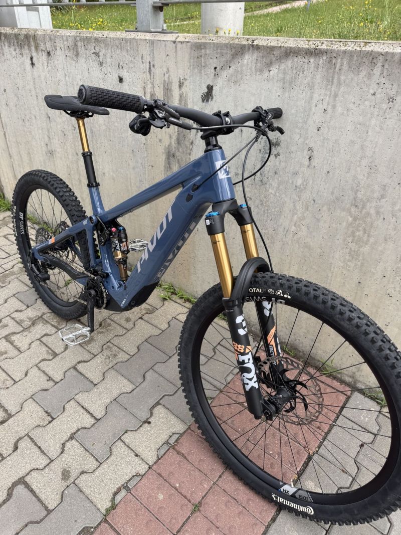 Pivot Shuttle LT PRO X0 2025