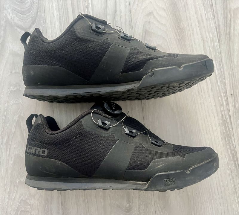 Cyklistické tretry Giro Tracker Black vel. 42