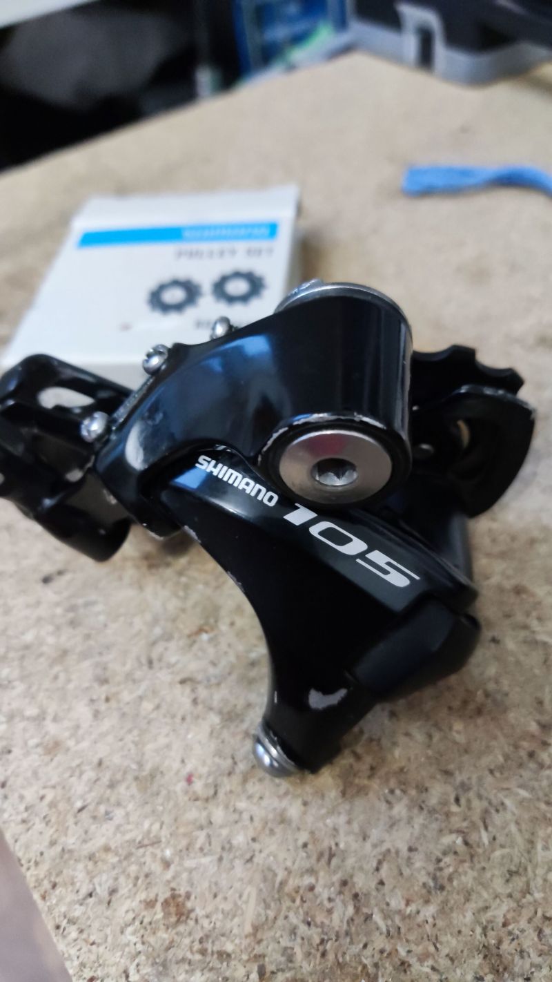 Přehazovačka a přesmykač Shimano 105 (2x11 speed)