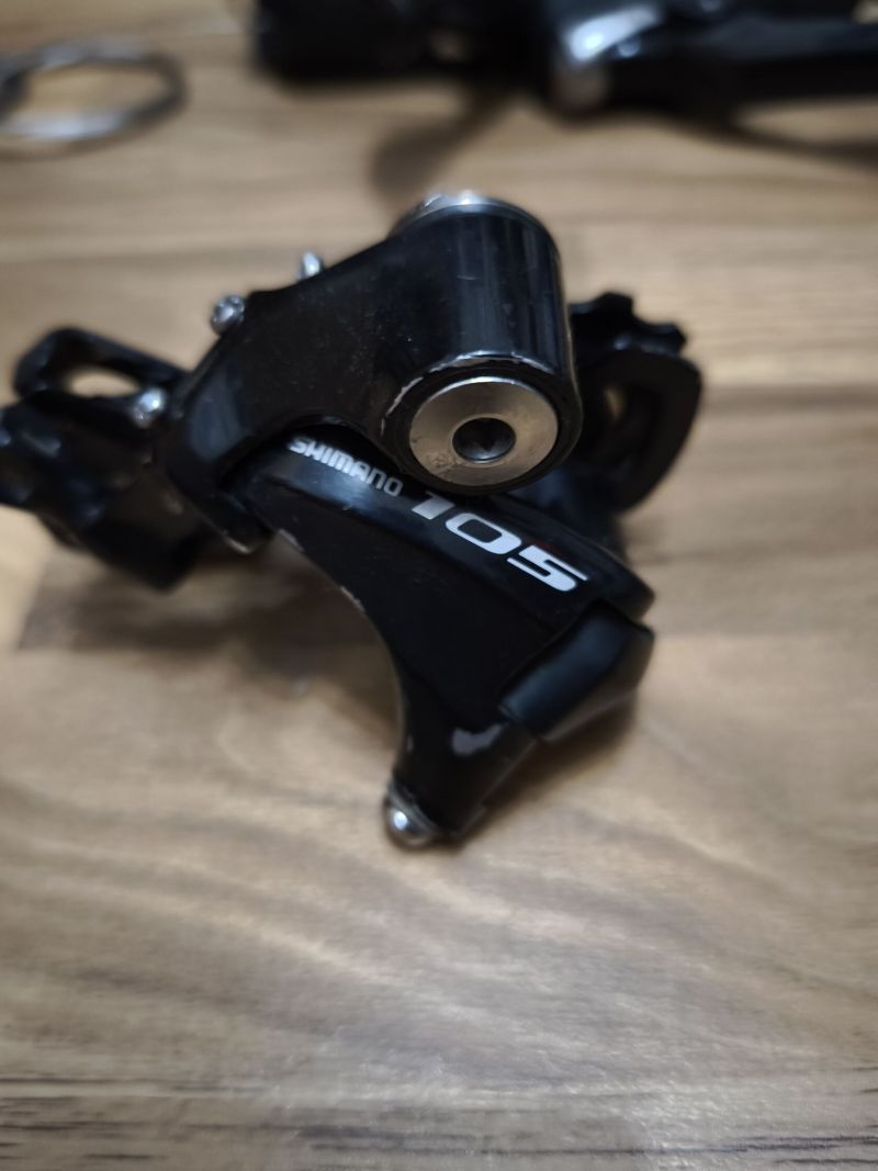 Přehazovačka a přesmykač Shimano 105 (2x11 speed)