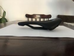 Cyklistické sedlo APEIRO R8 
