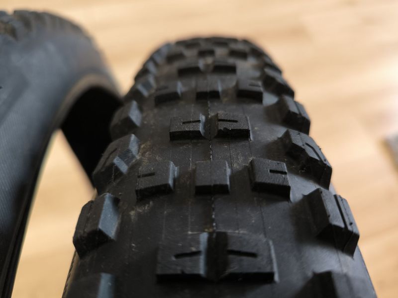 Bontrager XR4 29'', 2ks, téměr nové