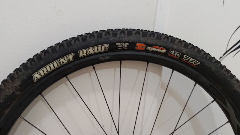 Zapletená kola Giant XCT