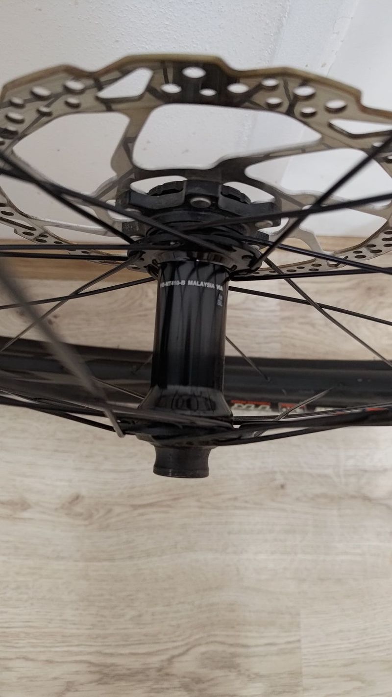Zapletená kola Giant XCT