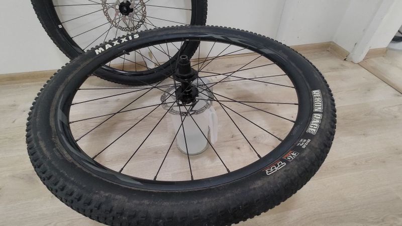 Zapletená kola Giant XCT