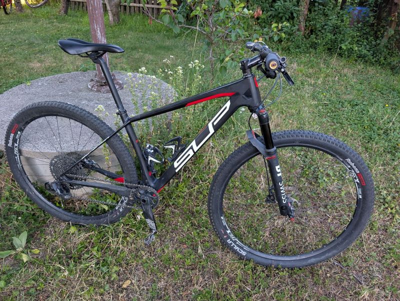 Karbonové horské kolo Superior Team Elite 2017 velikost M (170-185cm) se sadou Sram GX Eagle 12s
