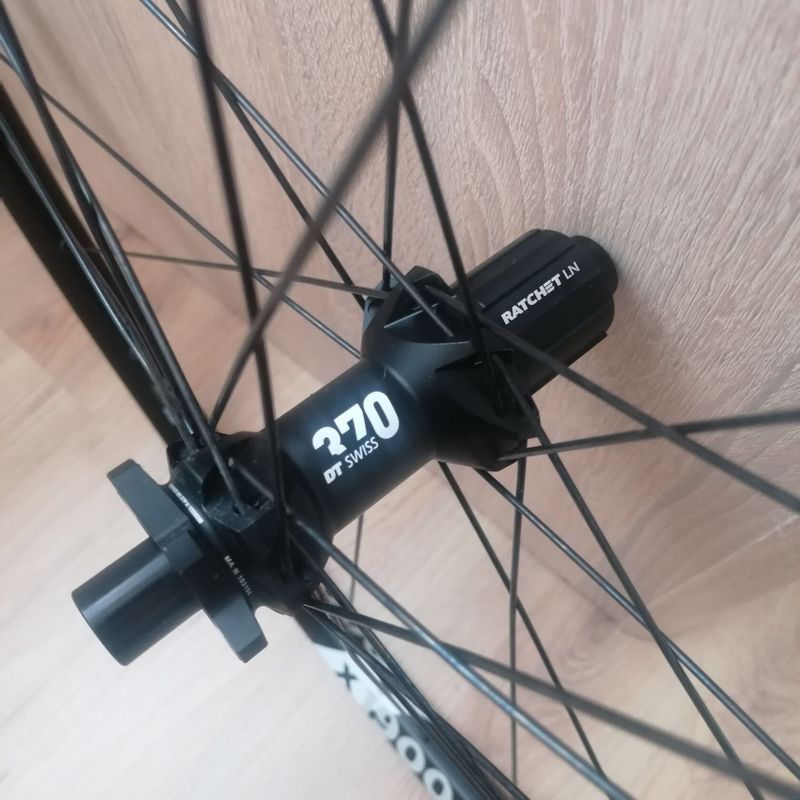Prodám zadní kolo DT Swiss X1900 Boost
