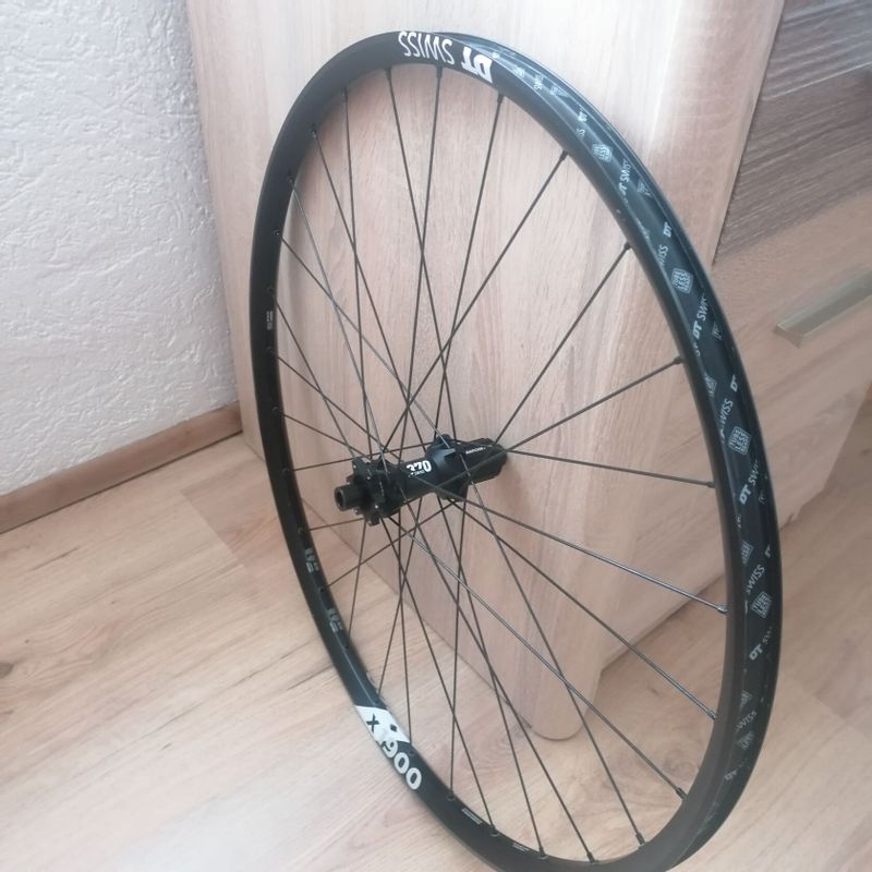 Prodám zadní kolo DT Swiss X1900 Boost
