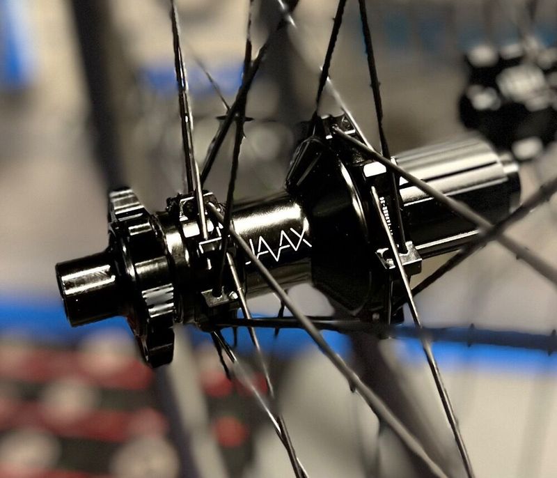 Prodám zapletená karbonová kola Javax na gravel