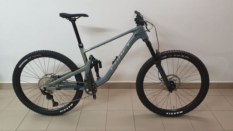 Ghost RIOT AM CF PRO, velikost L, model 2025