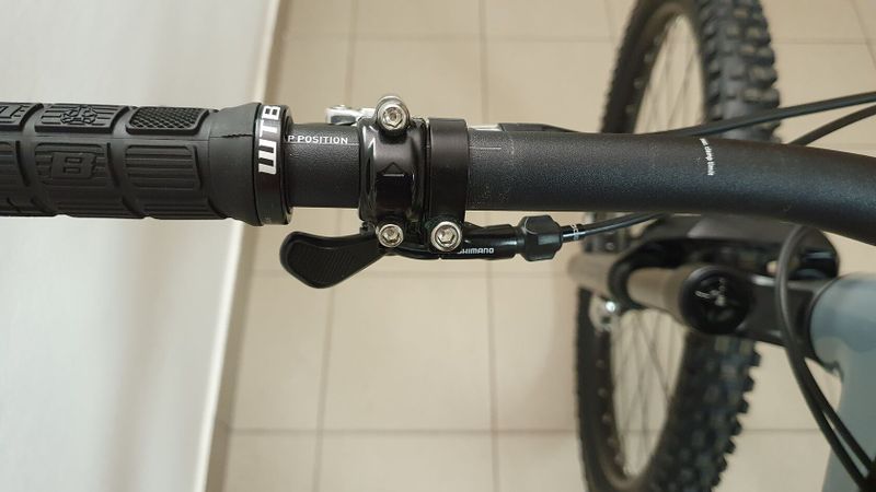 Ghost RIOT AM CF PRO, velikost L, model 2025