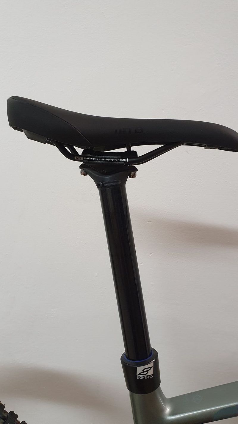 Ghost RIOT AM CF PRO, velikost L, model 2025