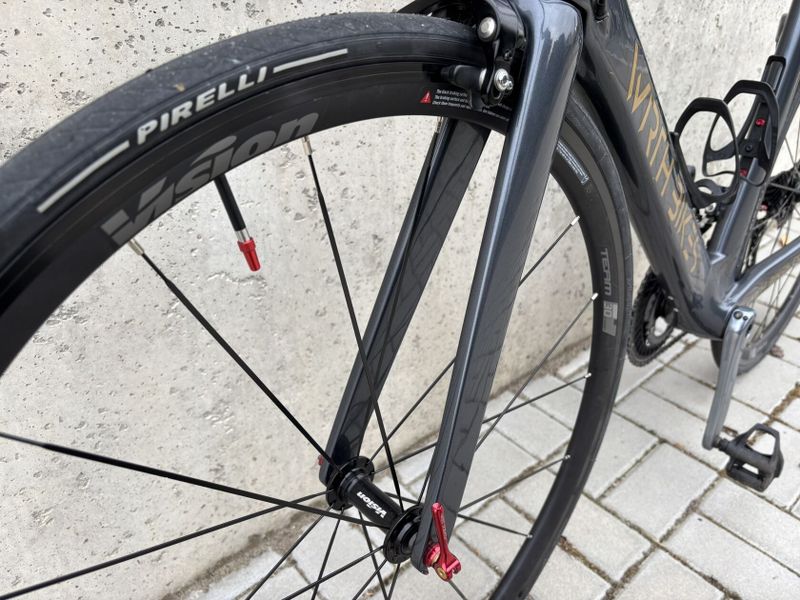 Karbonová aero silnička, vel 55, sada Shimano 105 2x11 